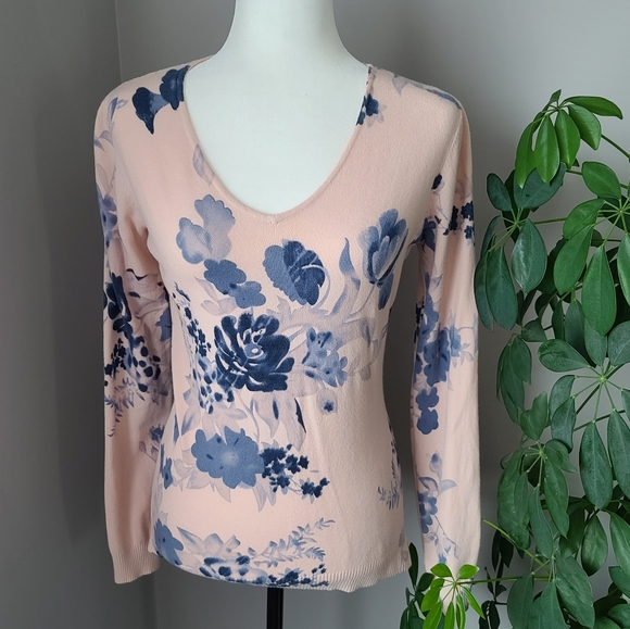 Damod super soft v-neck blue floral pink sweater - Picture 4 of 7